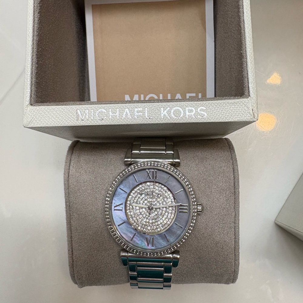 Gorgeous $275 Michael Kors Caitlin Watch 🖤 Mother of Pearl